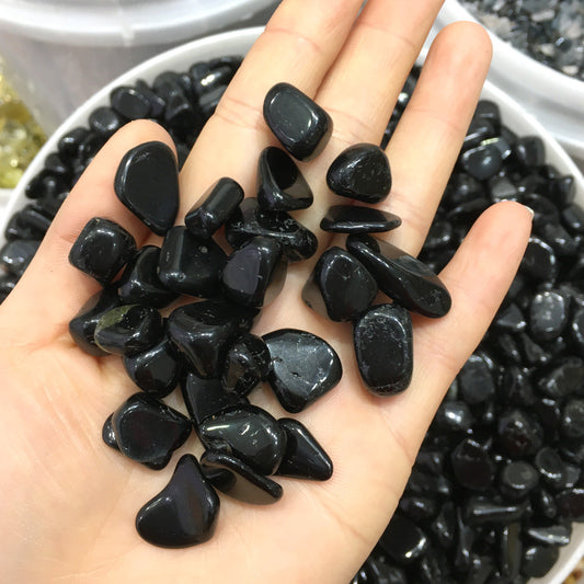 Natural obsidian gravel