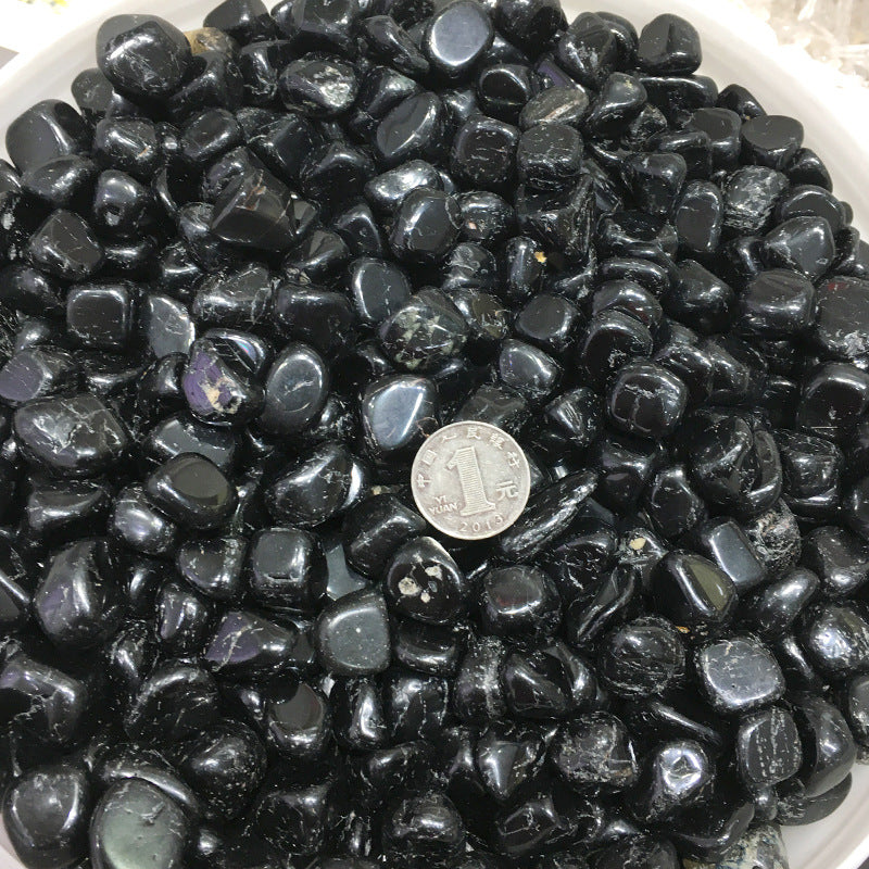 Natural obsidian gravel