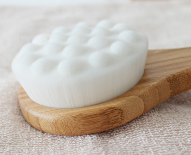 Long handle bath brush