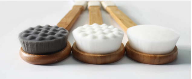 Long handle bath brush