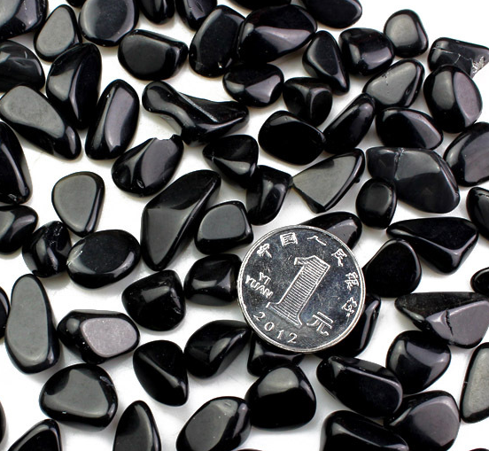 Natural obsidian gravel